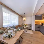 Lennis By We Rent 4*