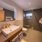 Lennis By We Rent מלון דירות 4*