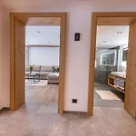 Lennis By We Rent 4*