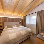 Lennis By We Rent 4*
