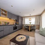 Lennis By We Rent 4*