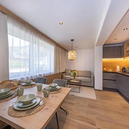 Lennis By We Rent 4*