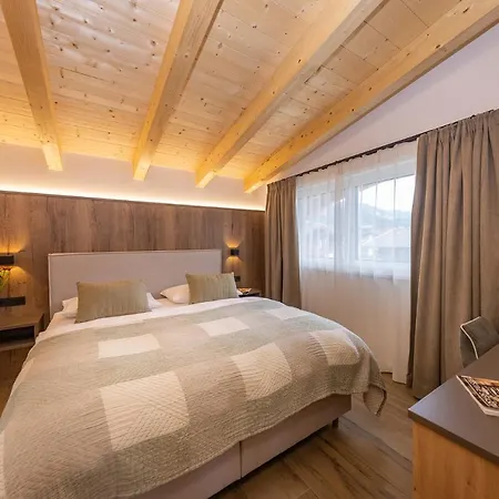 Lennis By We Rent 4*