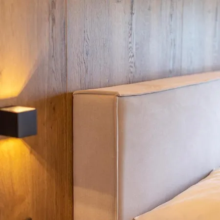 Lennis By We Rent 4*