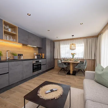 Lennis By We Rent 4*