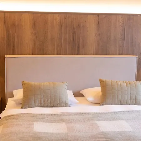 Lennis By We Rent 4*