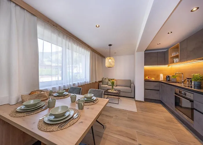 Lennis By We Rent 4*