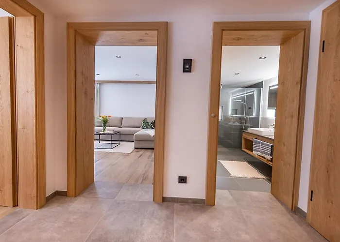 Lennis By We Rent 4*