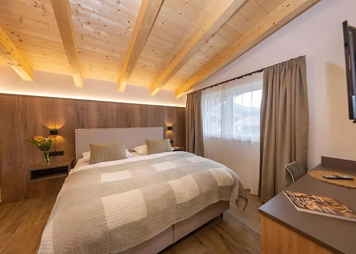 Lennis By We Rent 4*