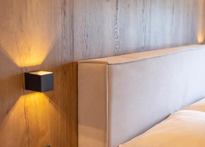 Lennis By We Rent 4*