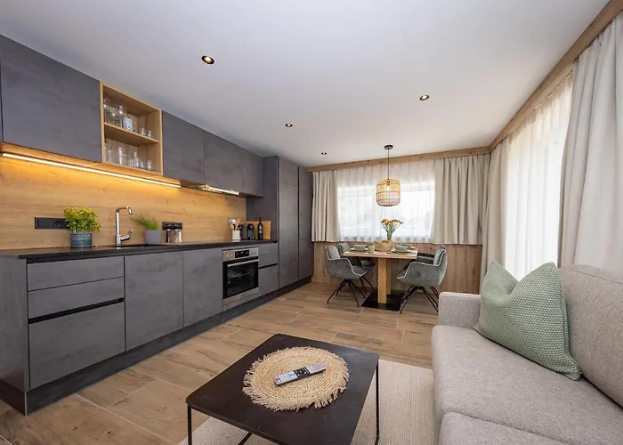 Lennis By We Rent 4*
